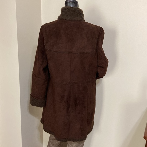 Dk. Brown Talbots, fx. Microsuede, knee length Coat.
Item# FWc1 - Picture 6 of 6